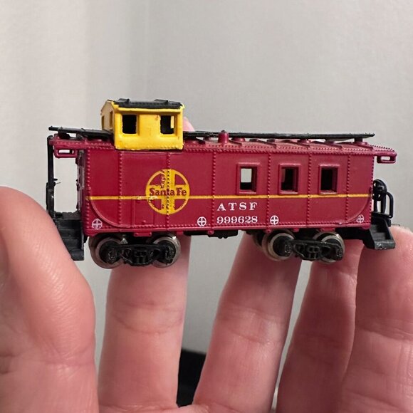 Bachmann N Scale 36" ATSF Santa Fe Steel Caboose Model Train Car 5406 - Picture 7 of 13